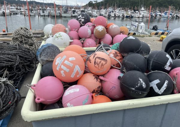 Storage of buoys on land during summer in Japan.