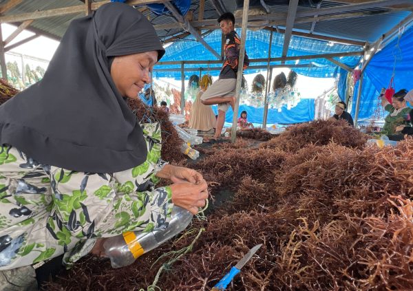 The speed of tying not only depends on the tying method and the skill of the individual, but also the social circumstances.