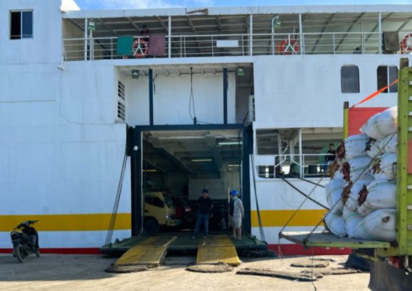 Seaweed sacks being shipped from Nunukan to Makassar, one of the major trading hubs other than Surabaya in Indonesia.