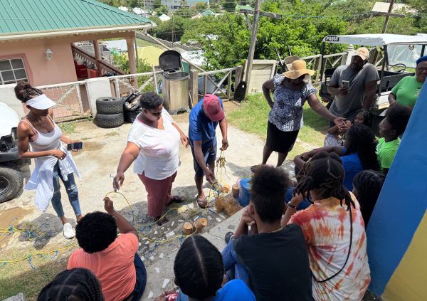 St Vincente: Associations engage young people during school vacations, transmitting traditional seaweed farming knowledge.